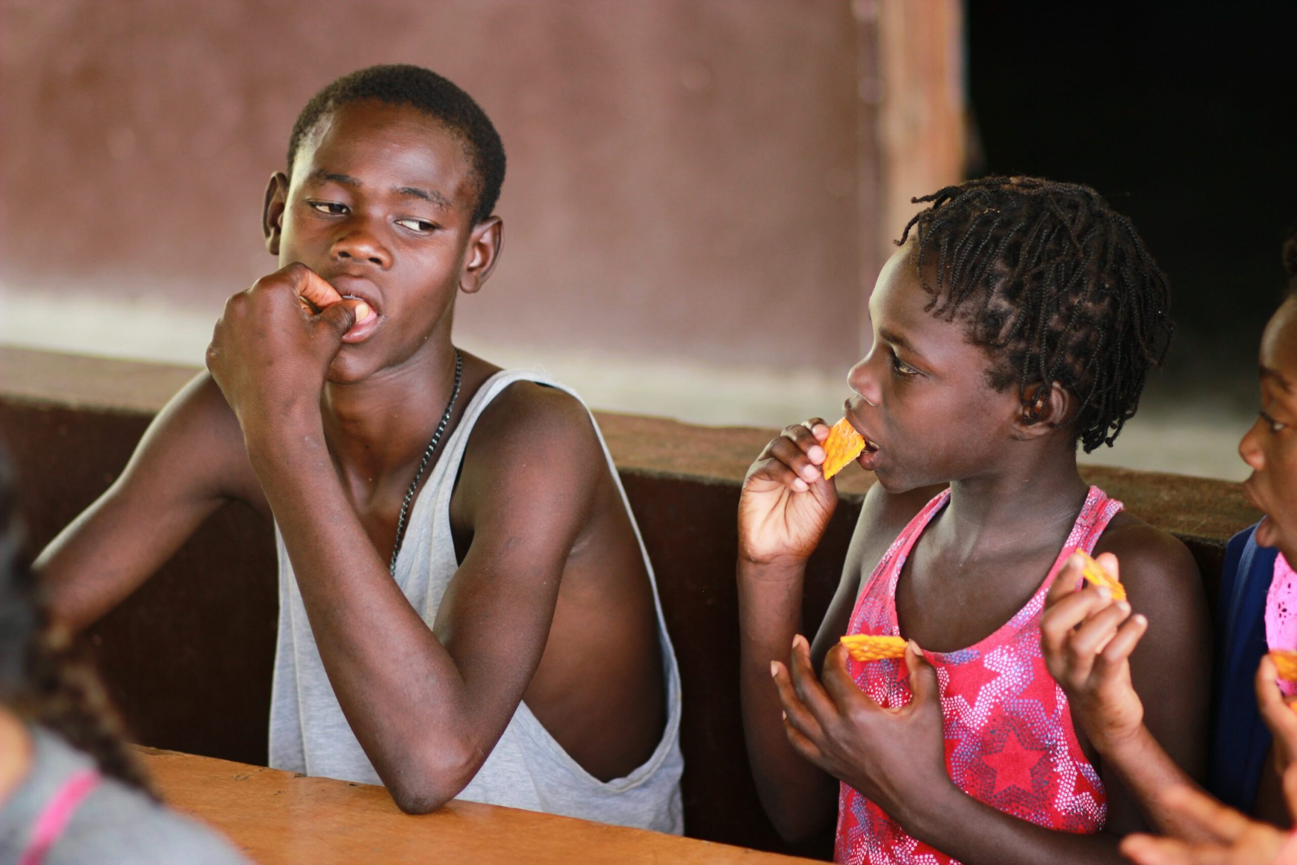 Congolese children eating food together.